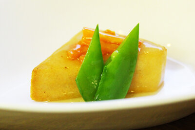 Koya dofu frito con ankake (salsa dulce)