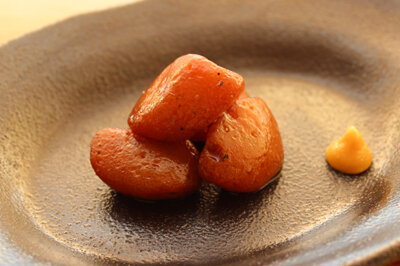 Boules de konnyaku cuisinées à la sauce de soja