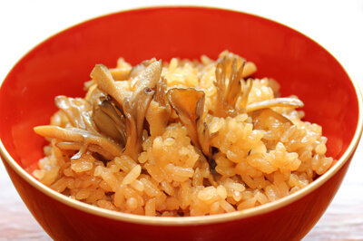 Riz aromatisé et champignons maitake
