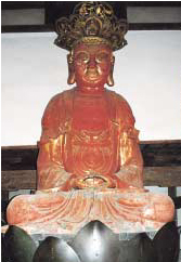 超過300年的時間裡，長崎地區的人們一直供奉在此的毗盧遮那佛塑像（高3.4米）。