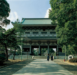 Main gate, or sanmon